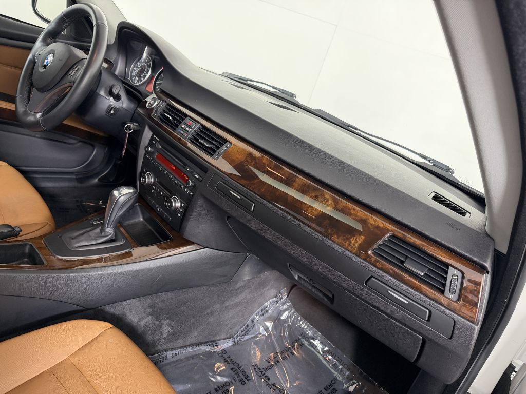 2012 BMW 3 Series Image 18