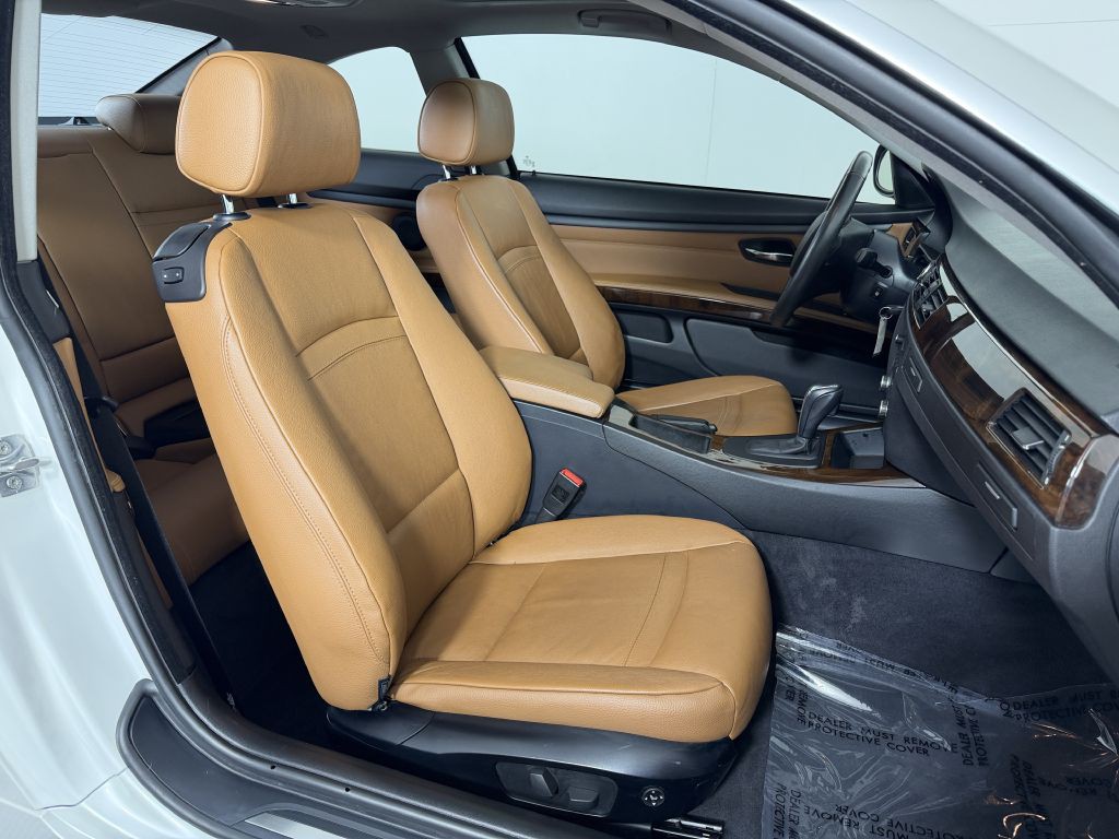 2012 BMW 3 Series Image 19