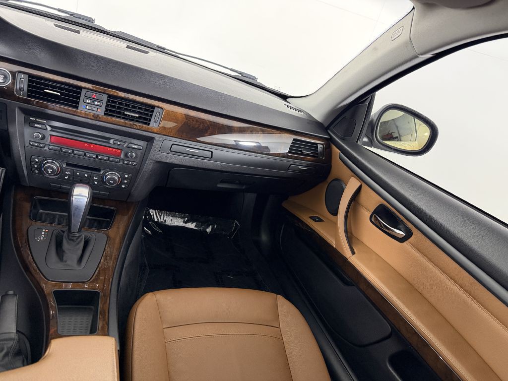 2012 BMW 3 Series Image 20