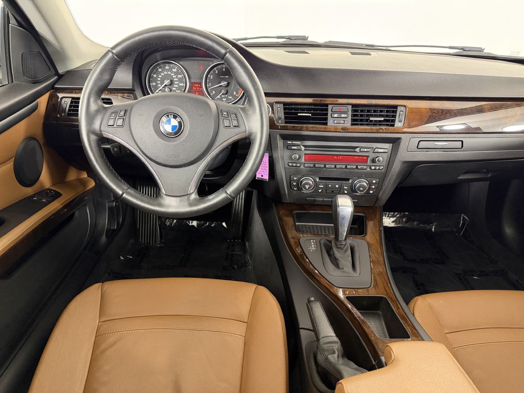 2012 BMW 3 Series Image 21