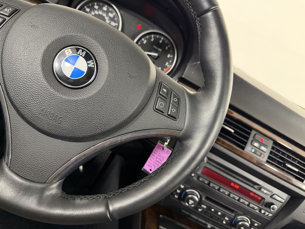 2012 BMW 3 Series Image 23