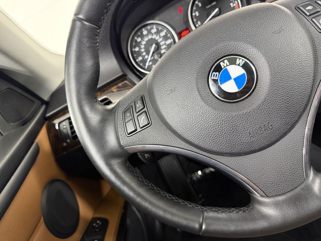 2012 BMW 3 Series Image 24