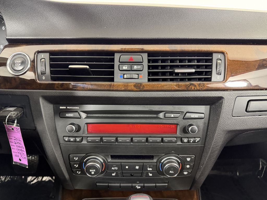 2012 BMW 3 Series Image 25