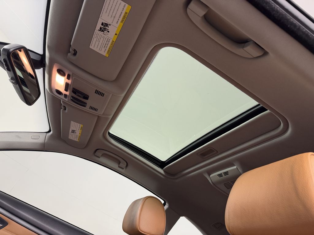 2012 BMW 3 Series Image 28