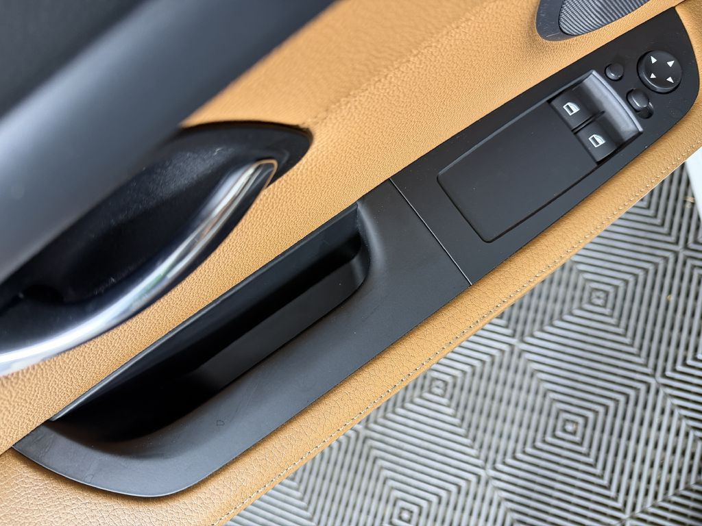 2012 BMW 3 Series Image 30