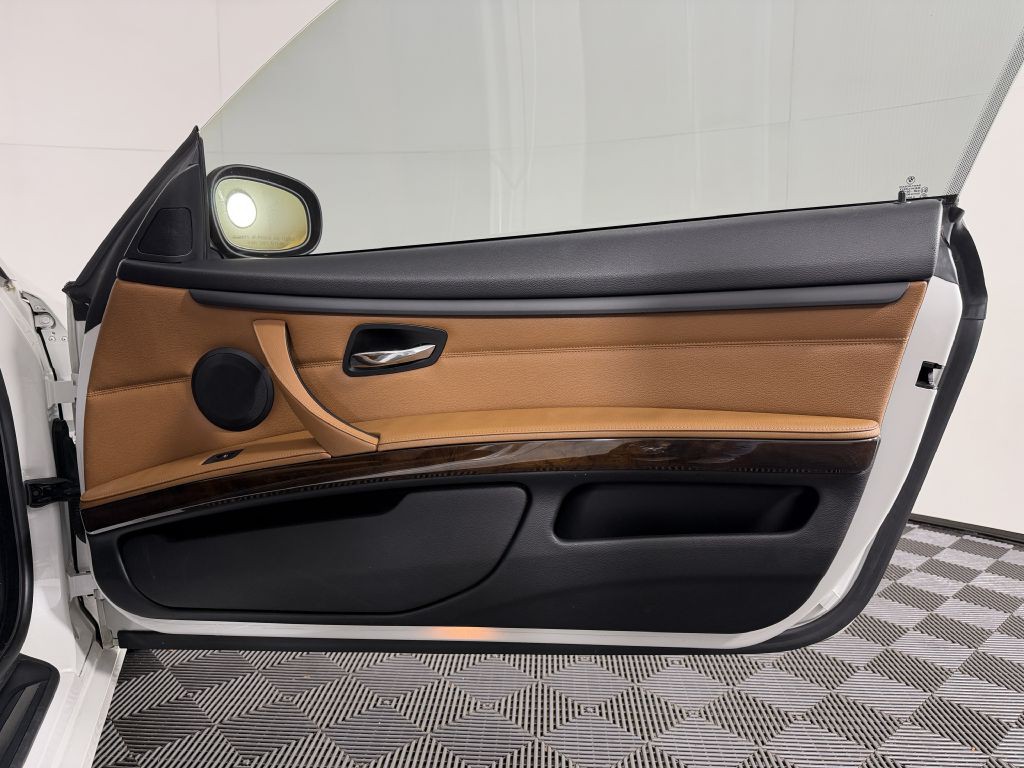 2012 BMW 3 Series Image 31