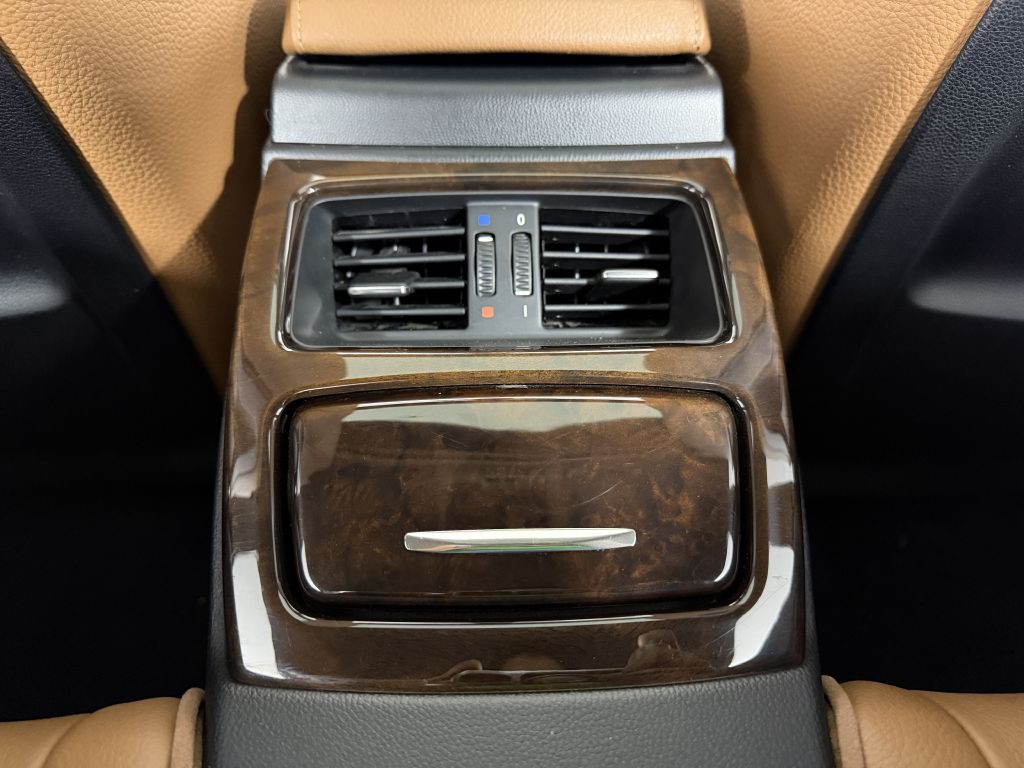 2012 BMW 3 Series Image 33