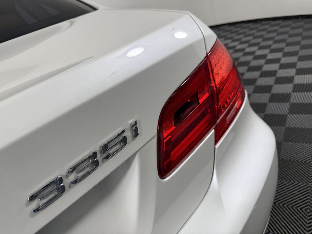 2012 BMW 3 Series Image 36