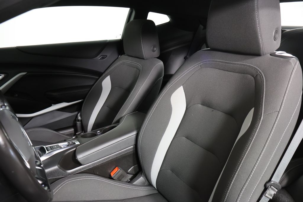 2019 Chevrolet Camaro Image 17