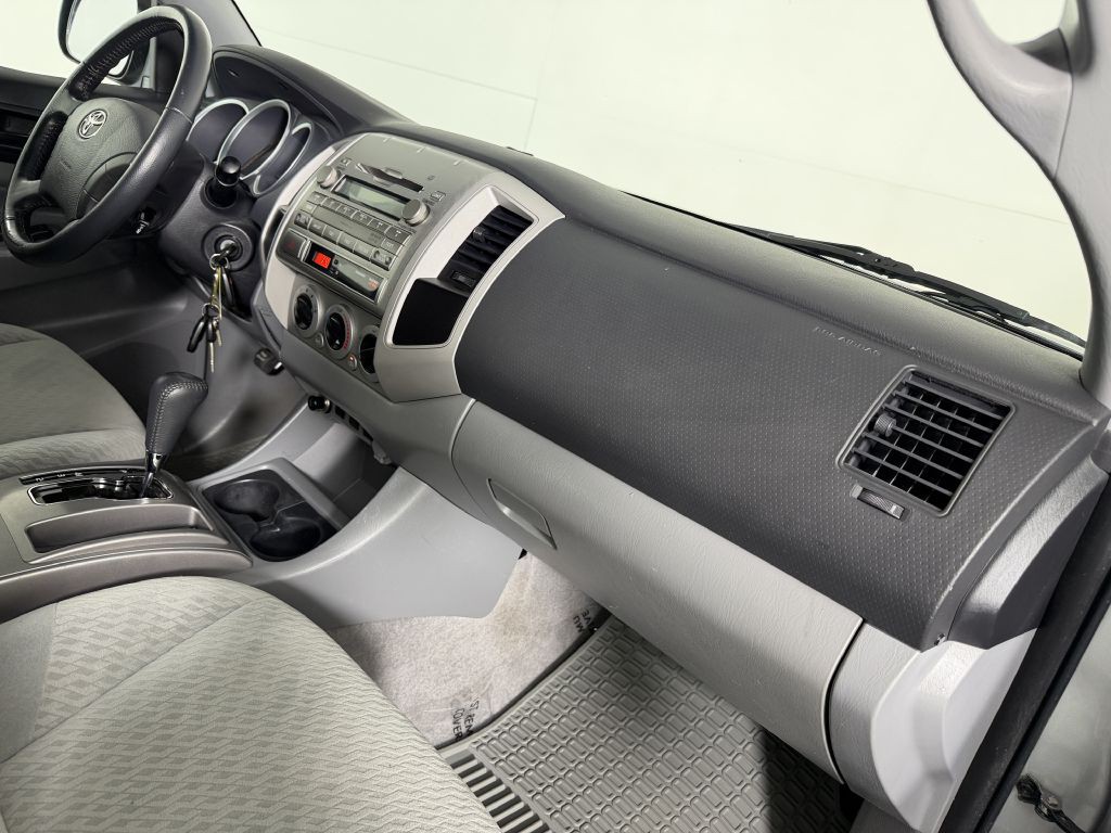 2010 Toyota Tacoma Image 32