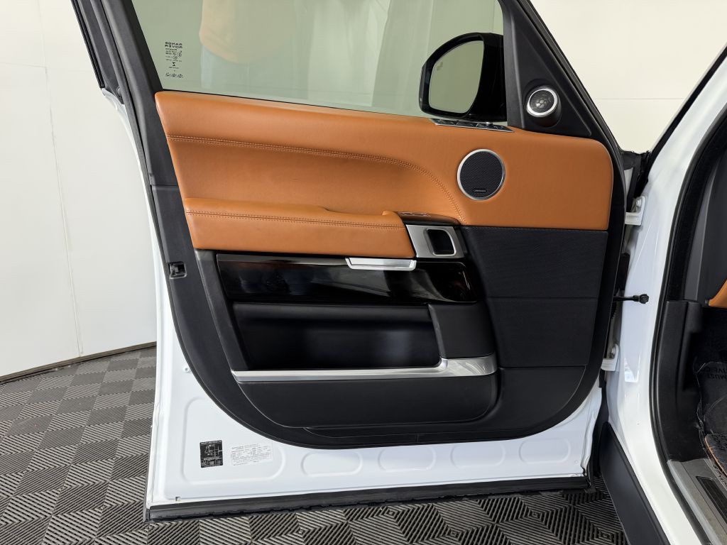 2016 Land Rover Range Rover Image 16