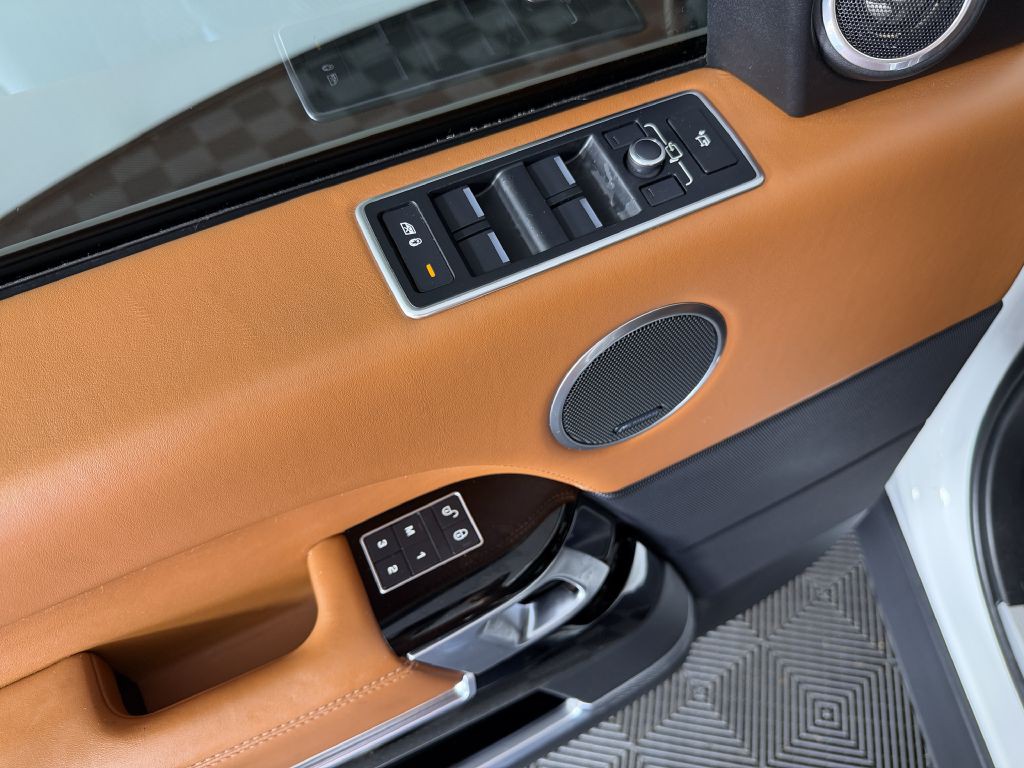 2016 Land Rover Range Rover Image 17