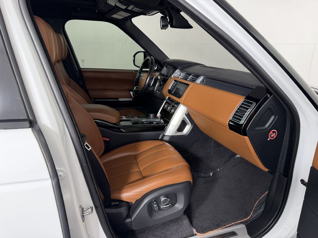 2016 Land Rover Range Rover Image 24