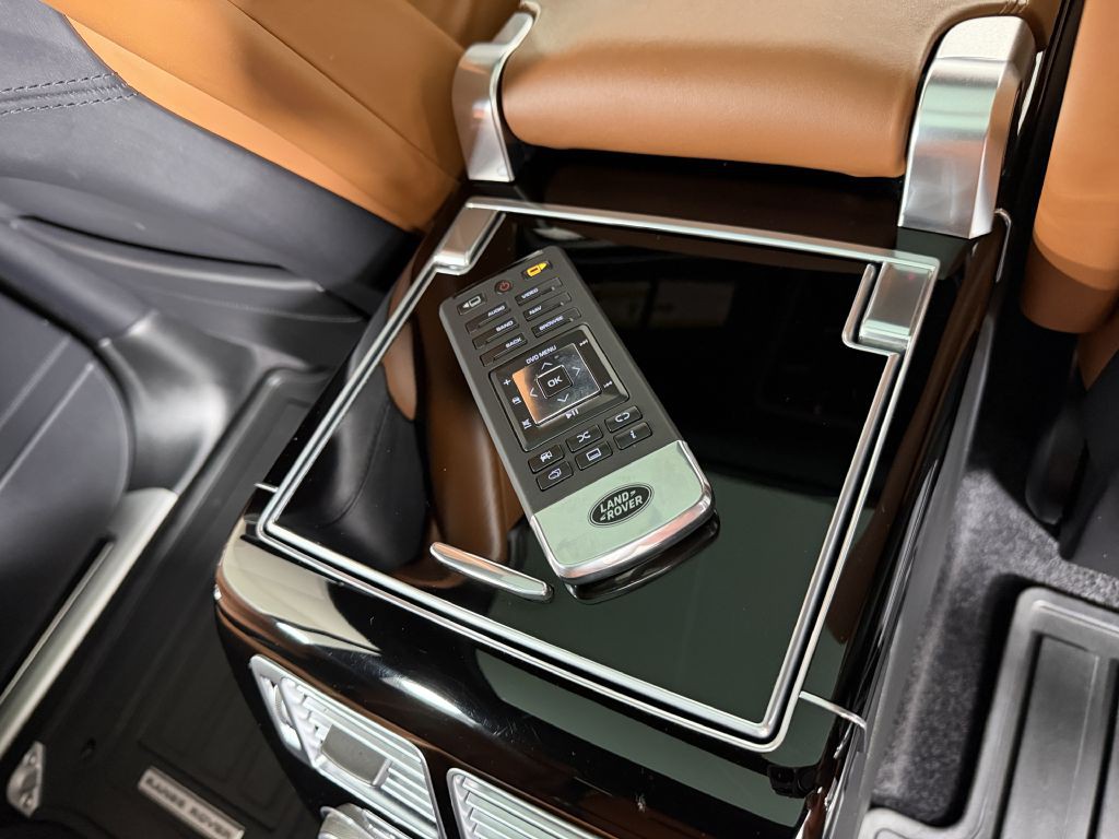 2016 Land Rover Range Rover Image 40