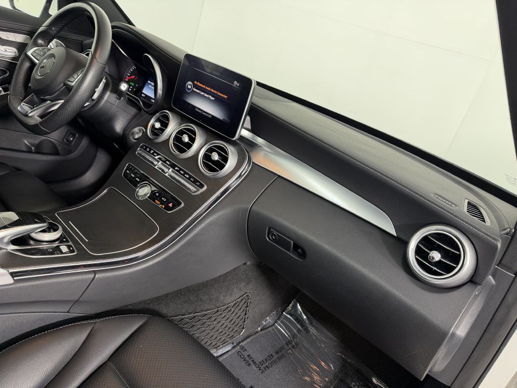 2015 Mercedes-Benz C-Class Image 24