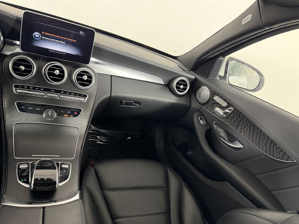 2015 Mercedes-Benz C-Class Image 34