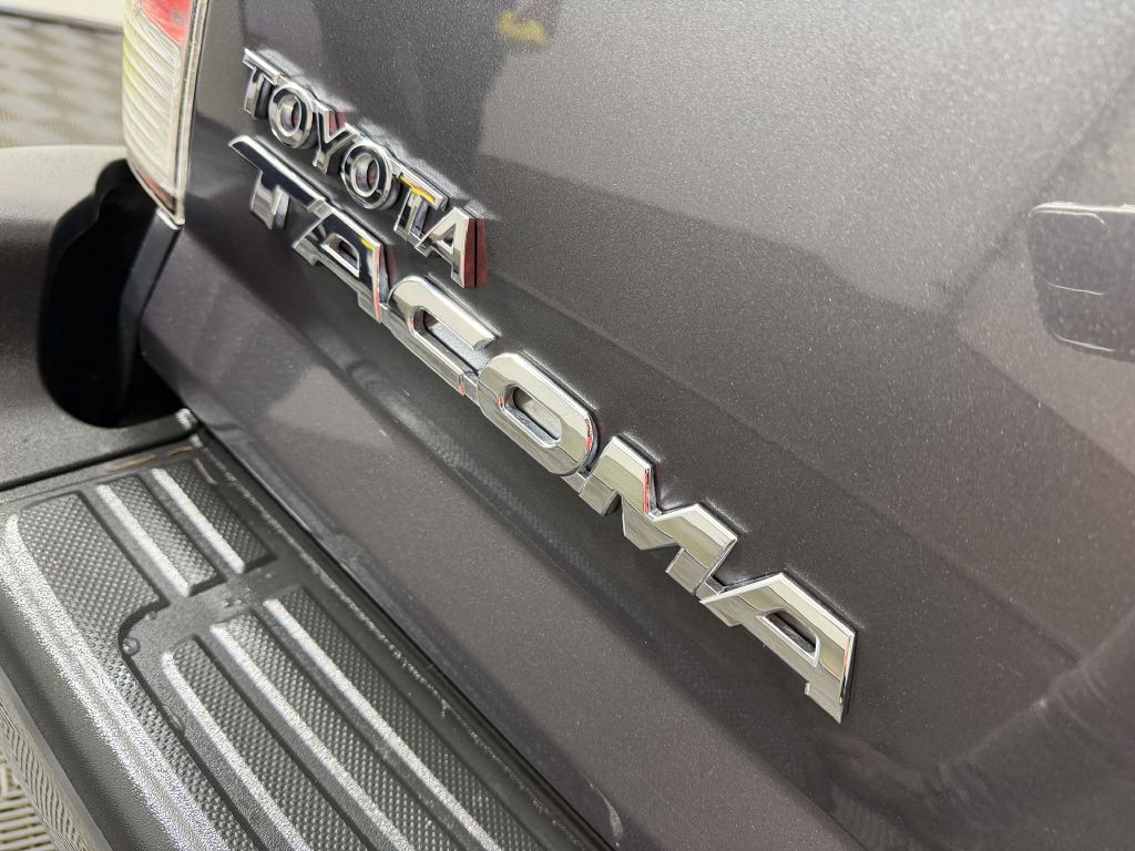 2015 Toyota Tacoma Image 9