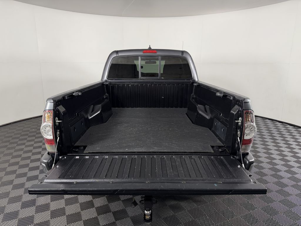 2015 Toyota Tacoma Image 10
