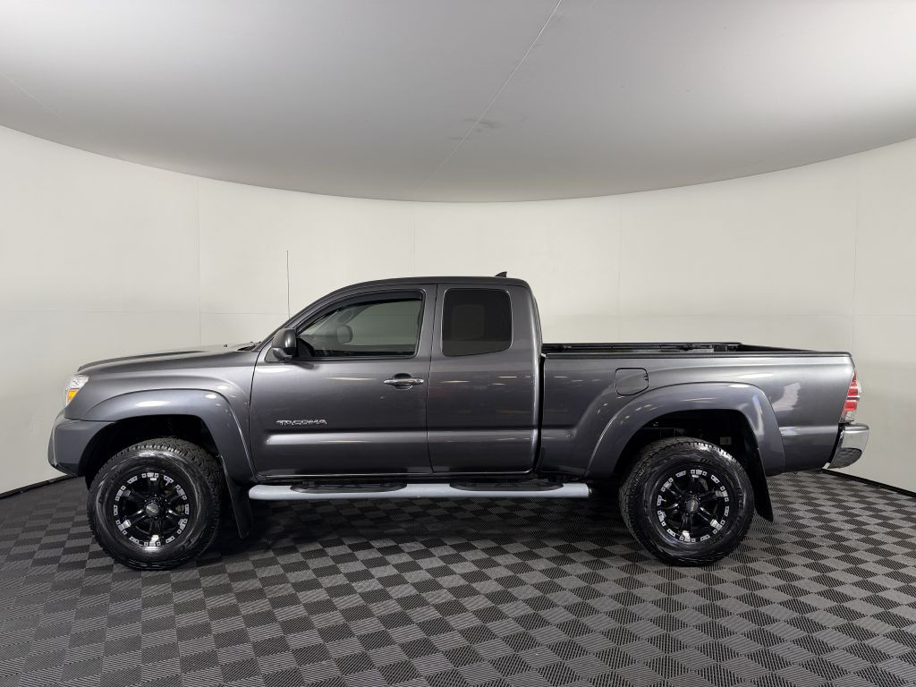 2015 Toyota Tacoma Image 12