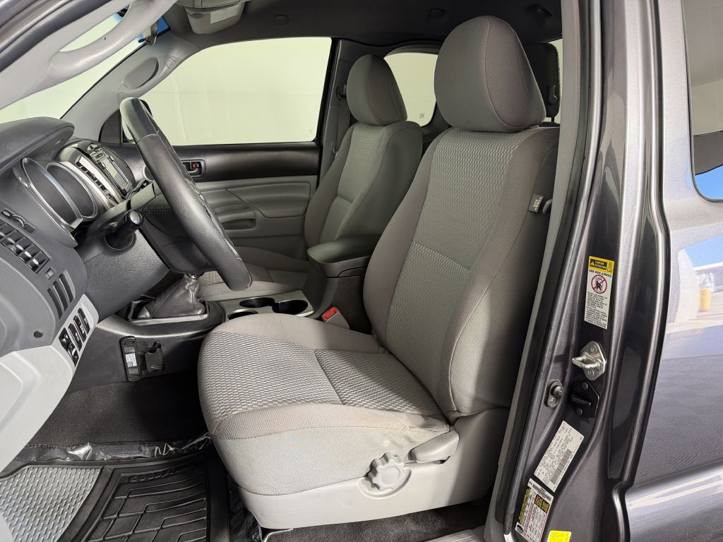 2015 Toyota Tacoma Image 17