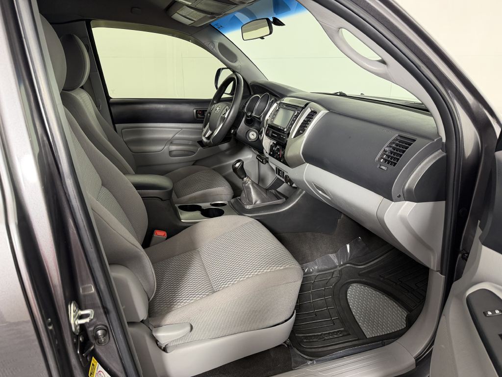 2015 Toyota Tacoma Image 19