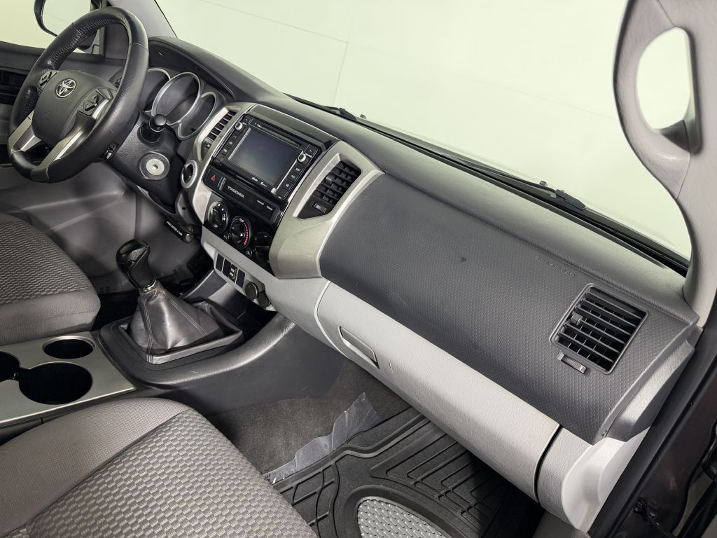 2015 Toyota Tacoma Image 20