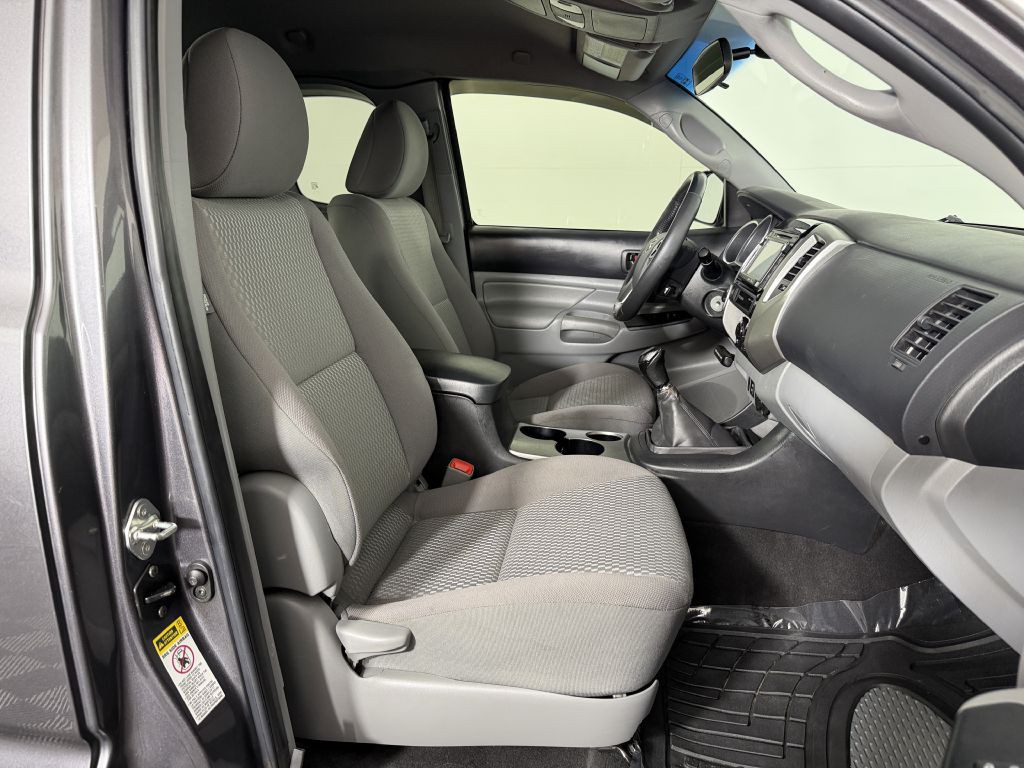 2015 Toyota Tacoma Image 21