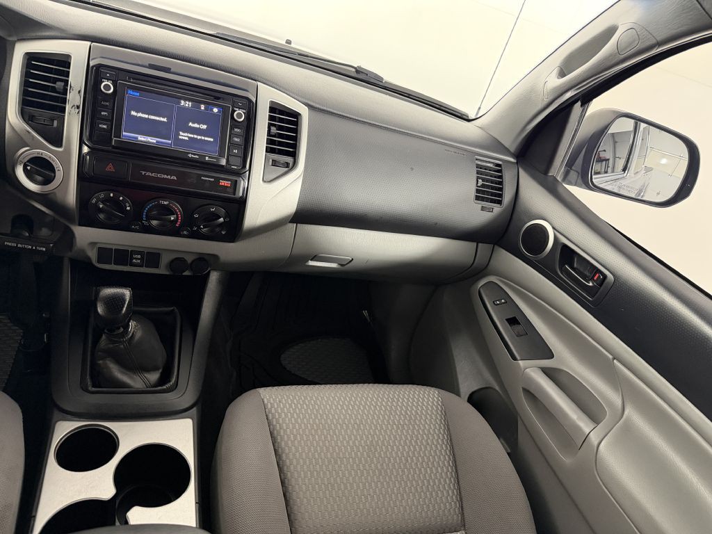 2015 Toyota Tacoma Image 22