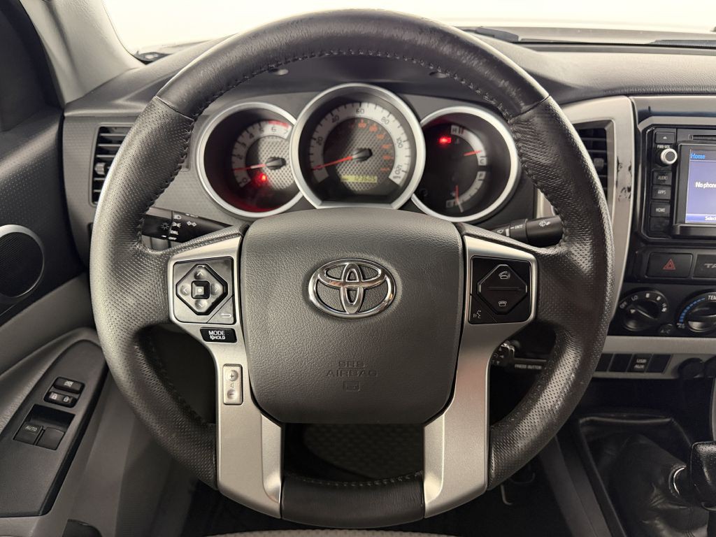 2015 Toyota Tacoma Image 24