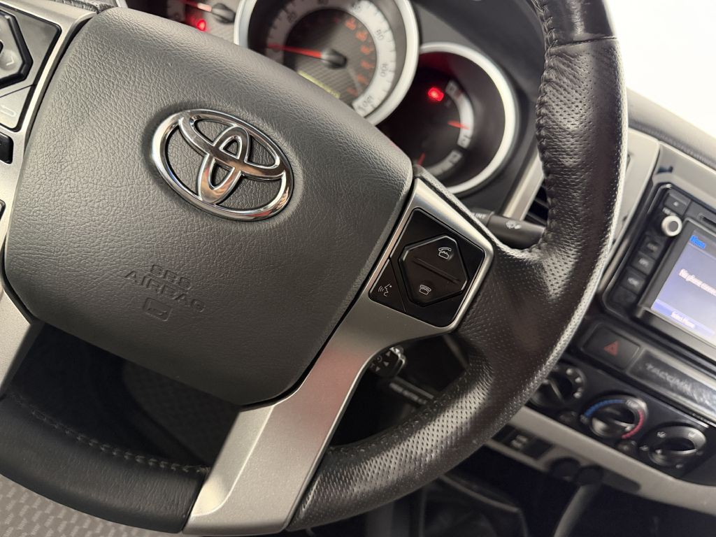 2015 Toyota Tacoma Image 25
