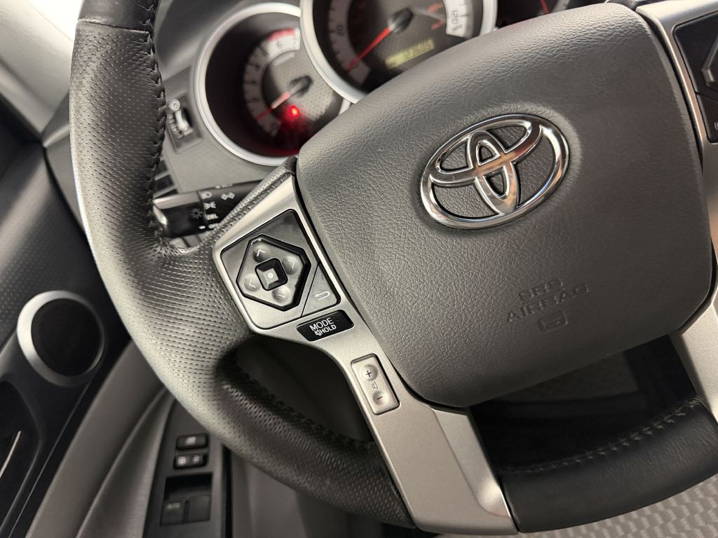 2015 Toyota Tacoma Image 26