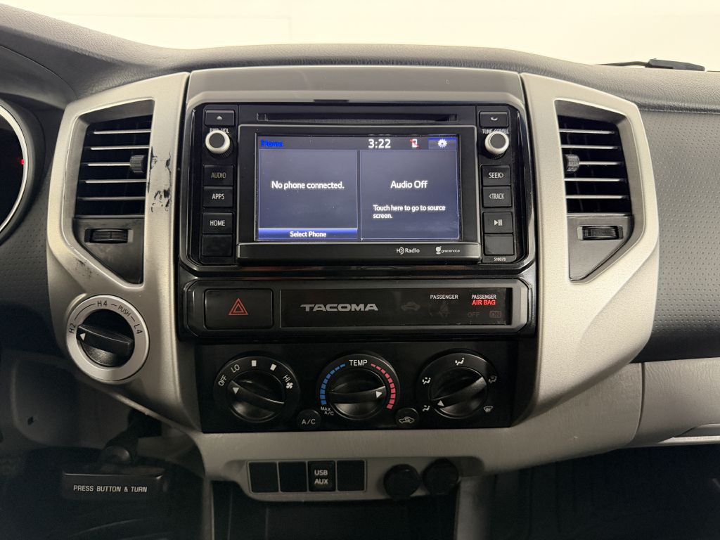 2015 Toyota Tacoma Image 28