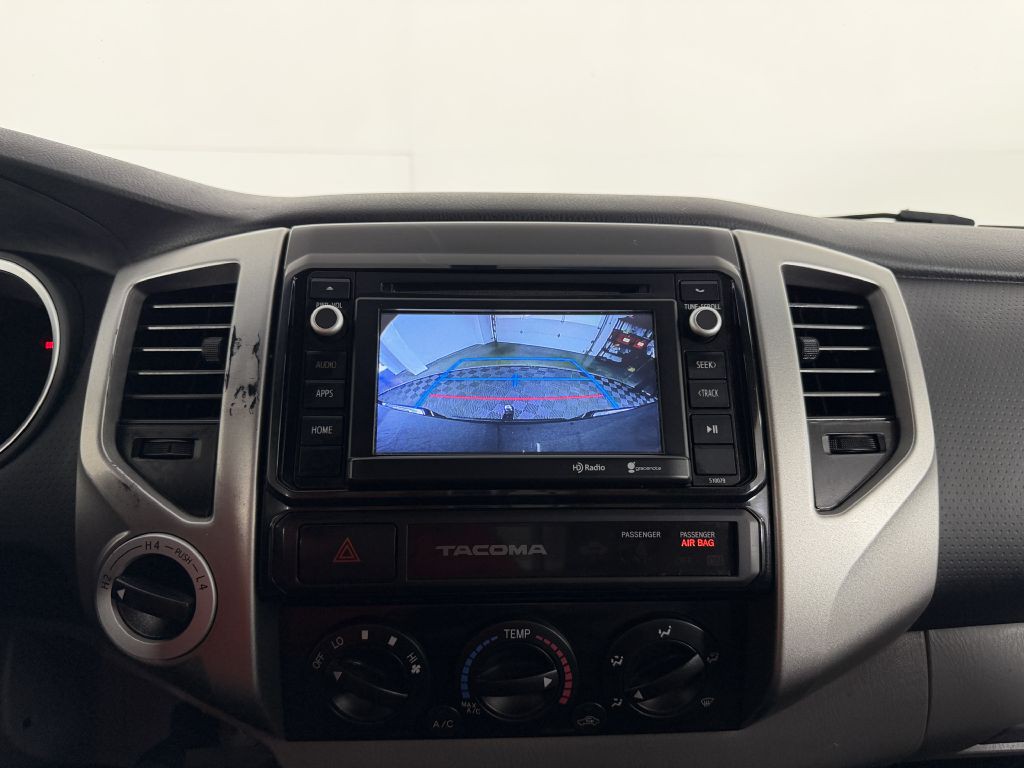 2015 Toyota Tacoma Image 30