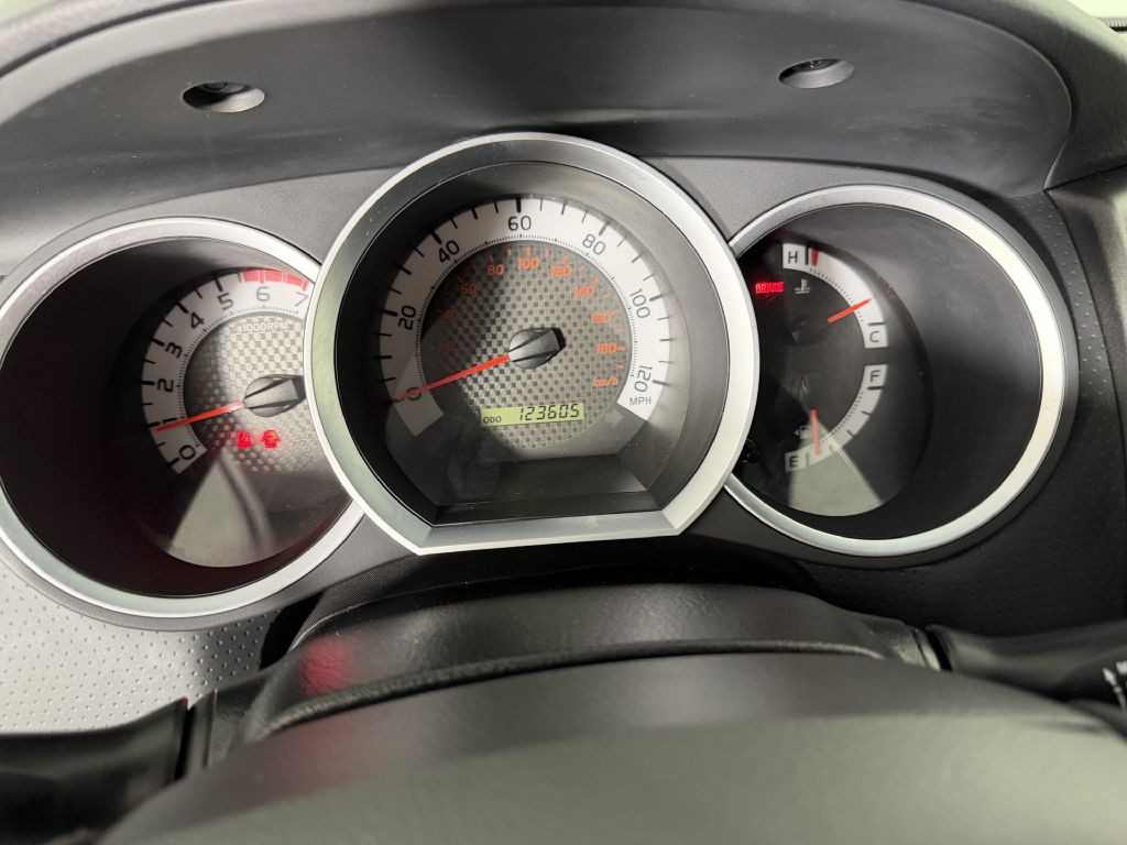 2015 Toyota Tacoma Image 31