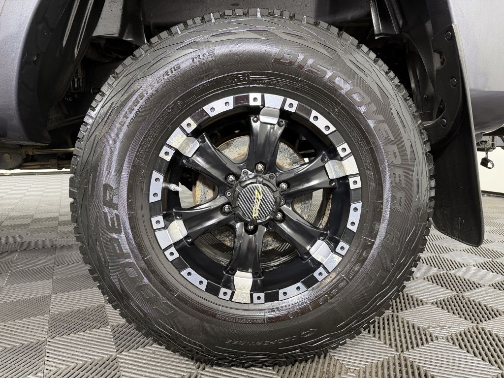2015 Toyota Tacoma Image 37