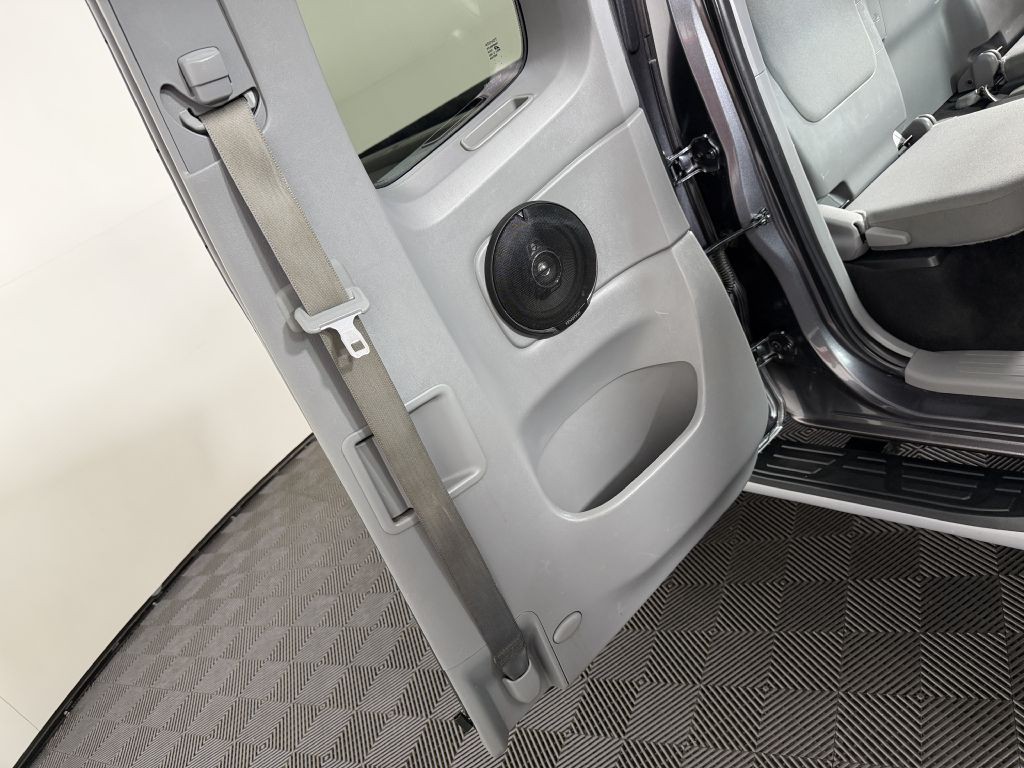 2015 Toyota Tacoma Image 39