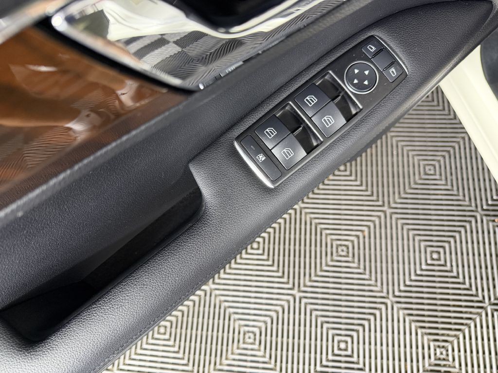 2013 Mercedes-Benz E-Class Image 40