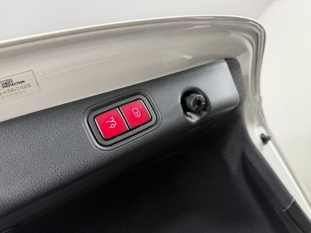 2017 Mercedes-Benz E-Class Image 10