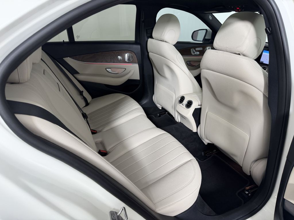 2017 Mercedes-Benz E-Class Image 16