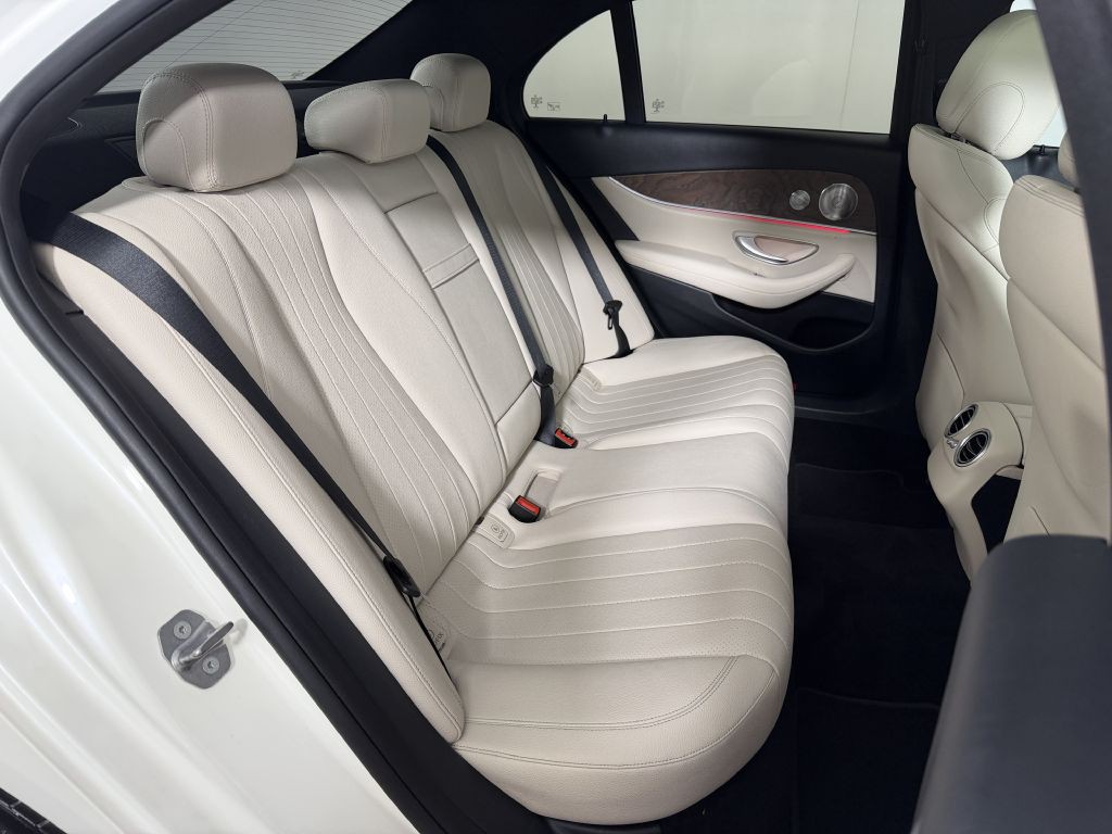 2017 Mercedes-Benz E-Class Image 17