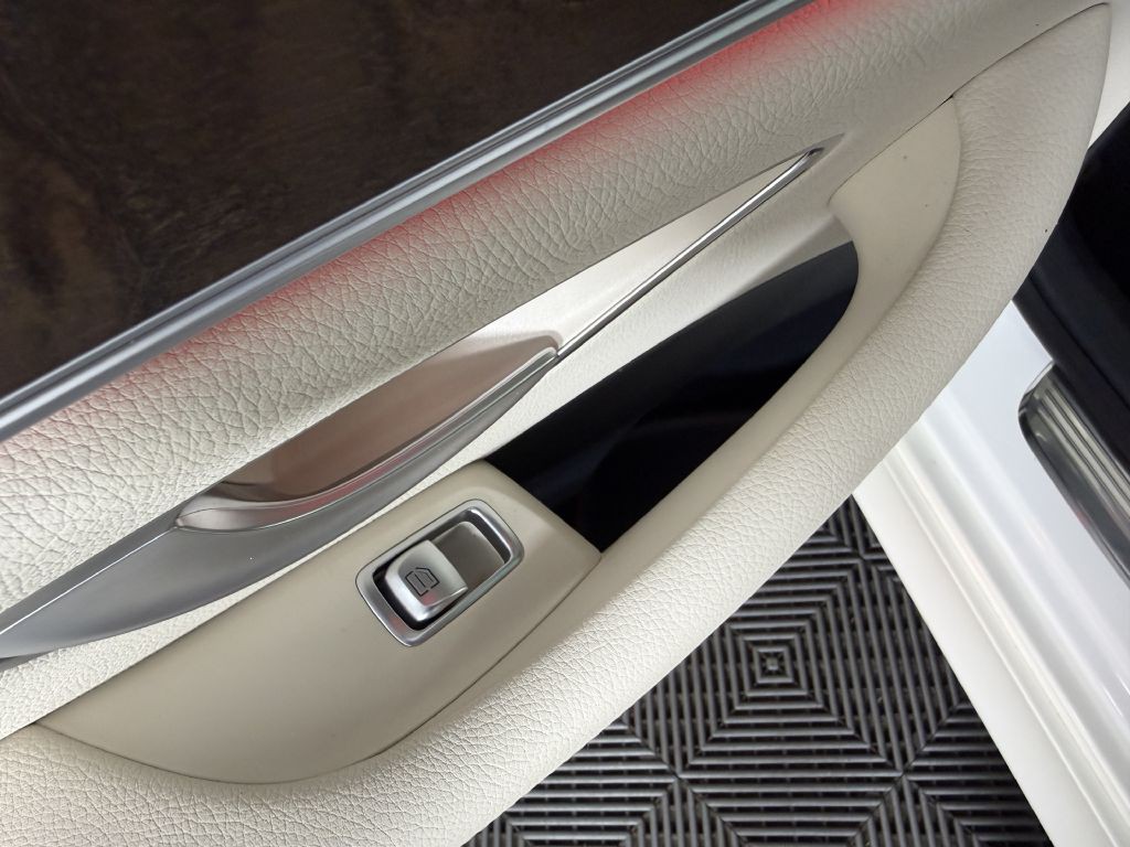 2017 Mercedes-Benz E-Class Image 40