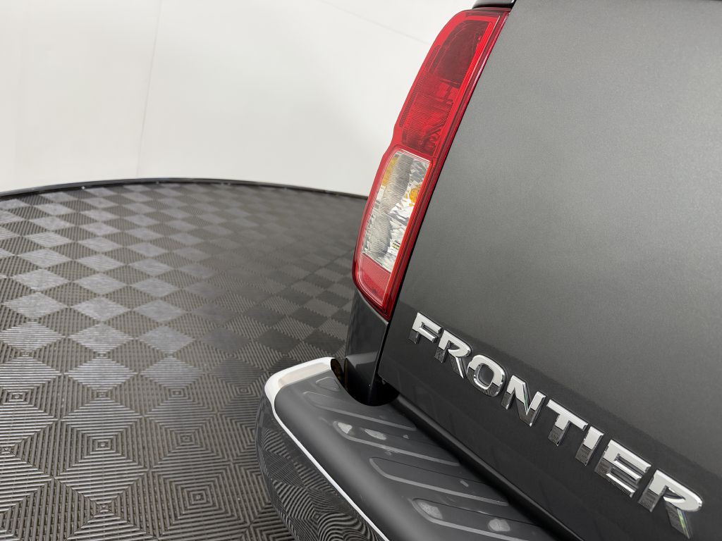 2005 Nissan Frontier Image 12