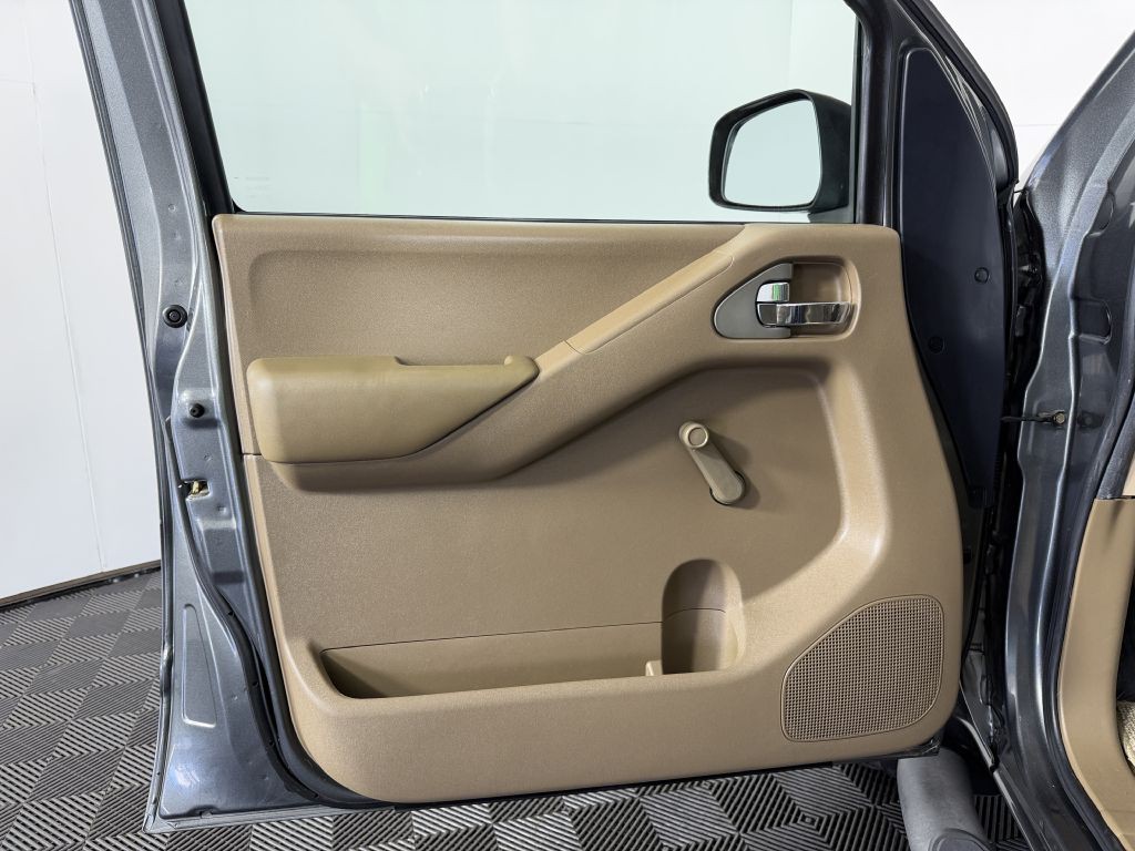 2005 Nissan Frontier Image 31