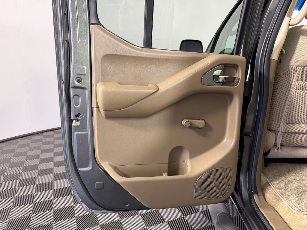 2005 Nissan Frontier Image 34