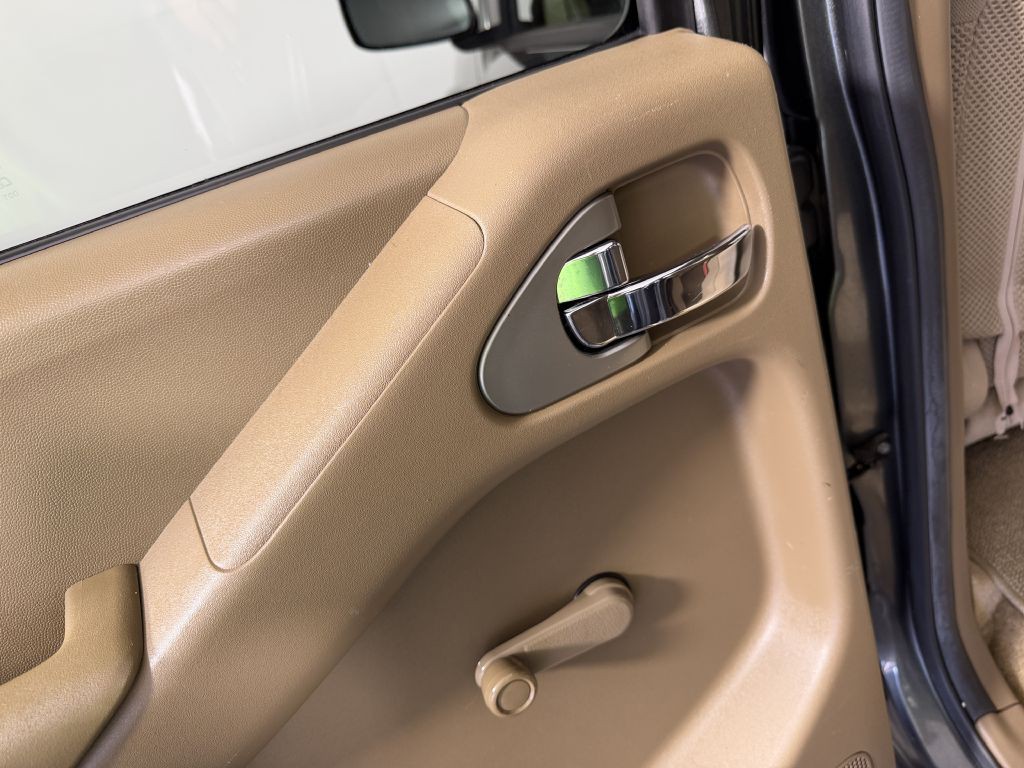 2005 Nissan Frontier Image 35