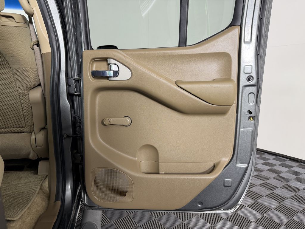 2005 Nissan Frontier Image 36