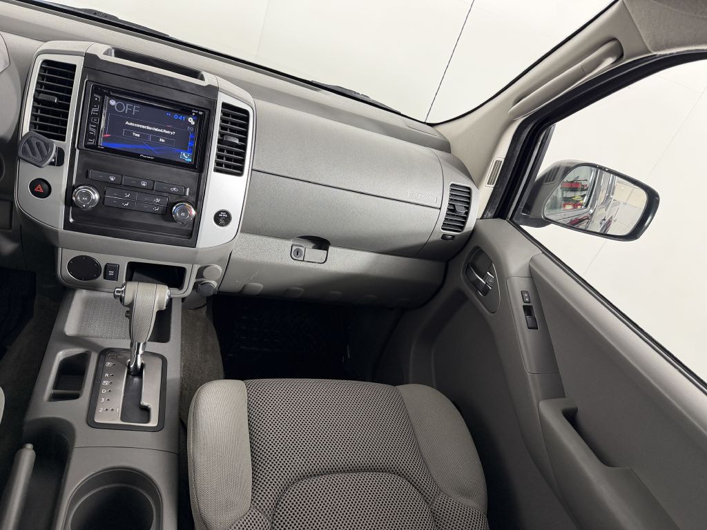 2010 Nissan Frontier Image 16