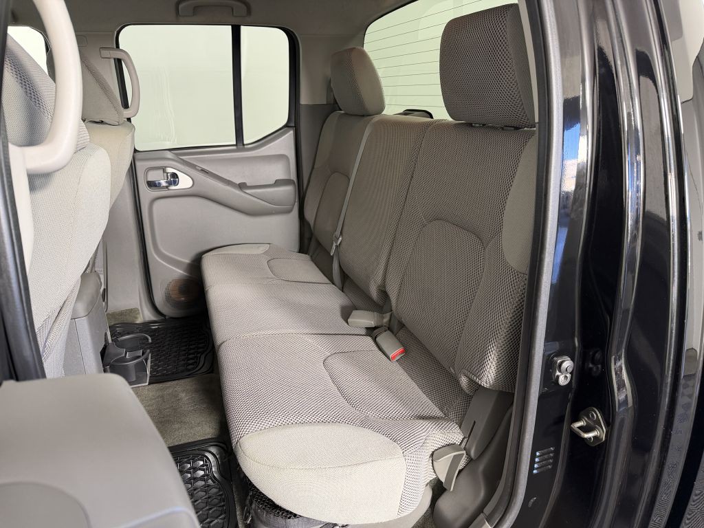 2010 Nissan Frontier Image 20
