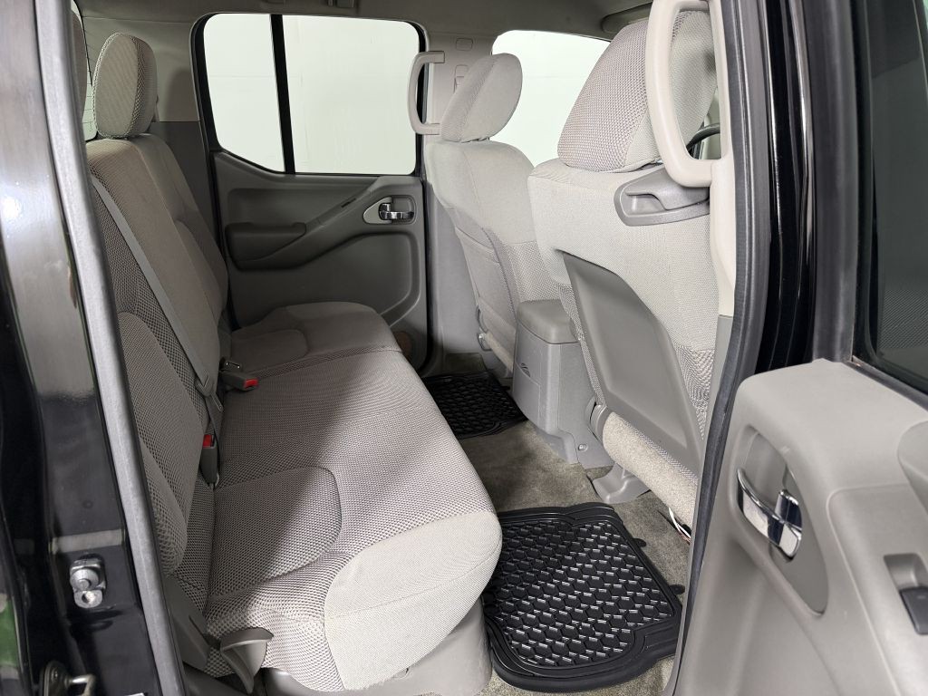 2010 Nissan Frontier Image 21