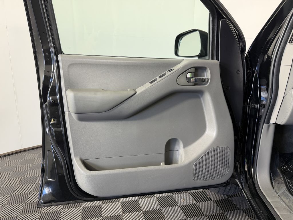 2010 Nissan Frontier Image 30